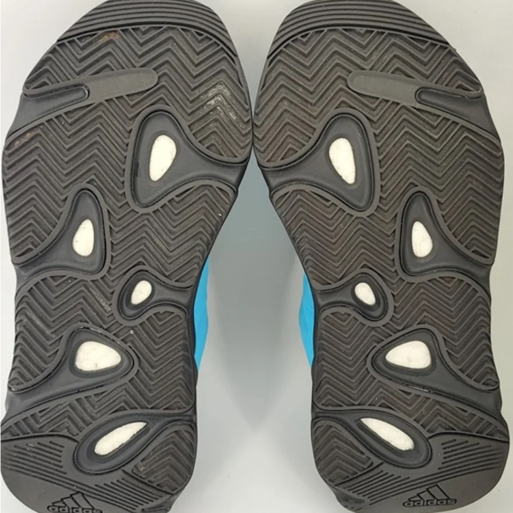 Yeezy 700 boost MVNM Blue Cyan Size 6.5